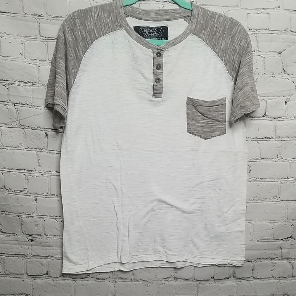 Broken Threads mens shirt size Small  EUC